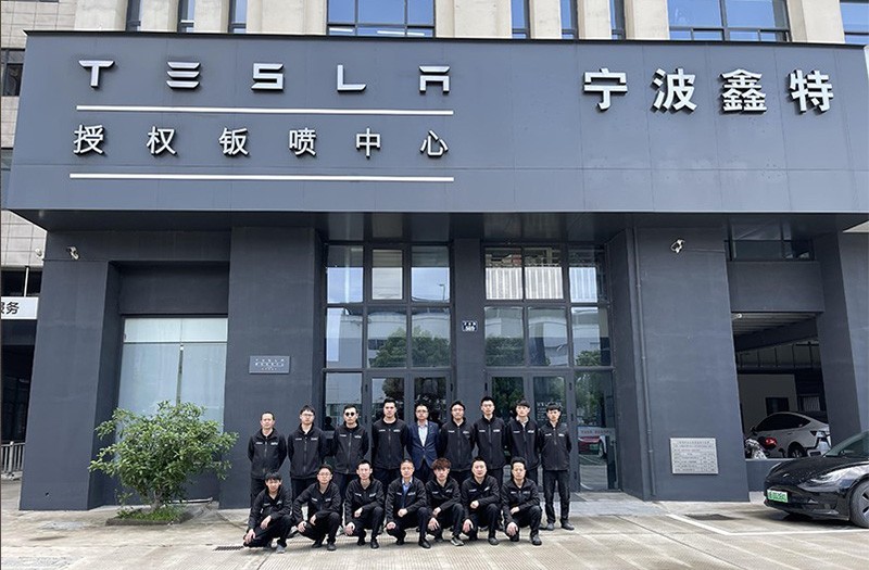 宁波鑫特于2022年11月荣获特斯拉授权钣喷全国“客户满意度杰出团队”